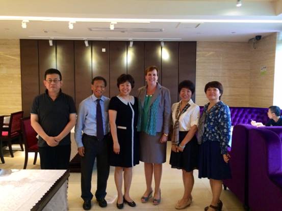 与国际采购联盟主席交流